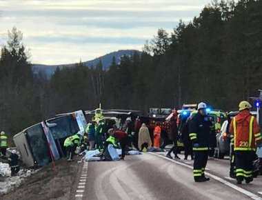 Ανετράπη λεωφορείο με μαθητές στη Σουηδία - Τουλάχιστον 3 νεκροί (φωτό) (upd)